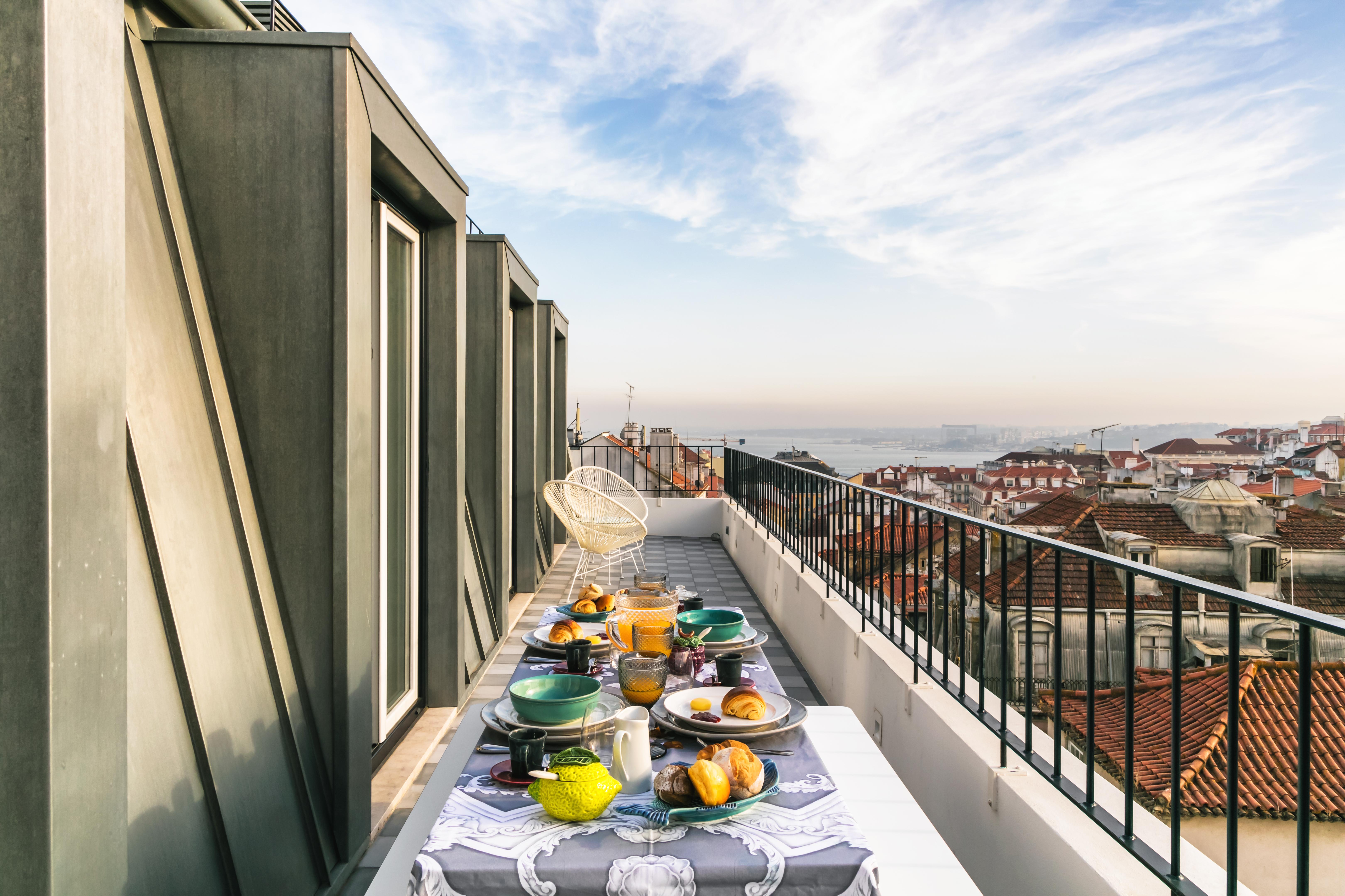Almaria Ex Libris Chiado Apartment Lisbon Bagian luar foto